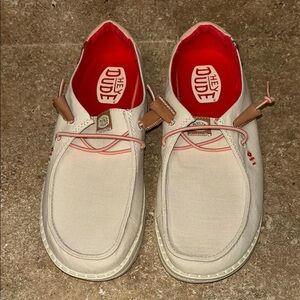 Hey Dude Cream Tan Loafers Slip-Ons Wendy chambray Boho